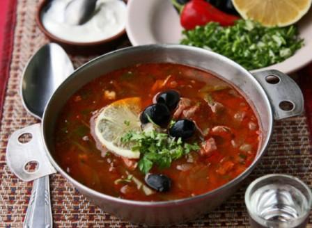солянка с каперсами